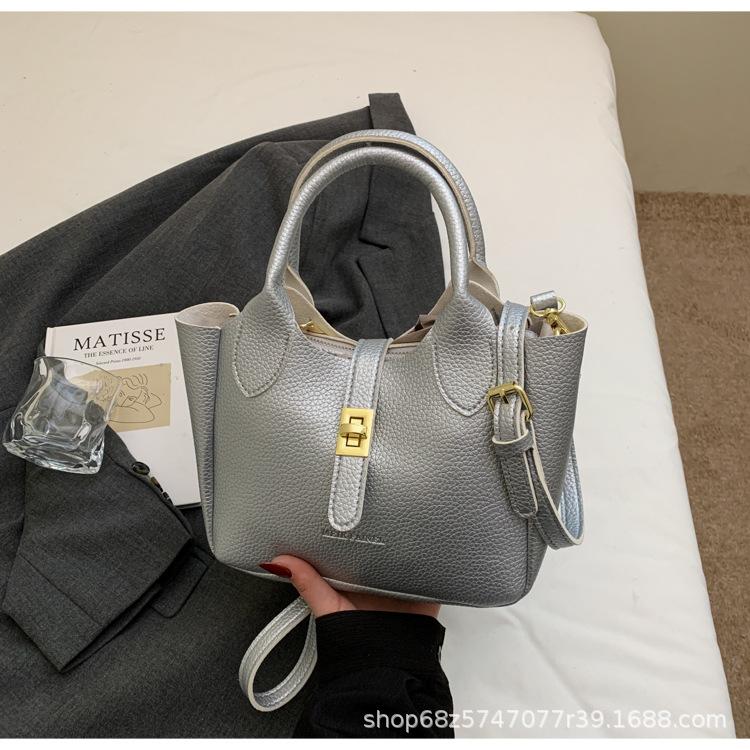 Korean version ins portable small bag women's 2025 new casual fashion bucket bag women's work shoulder messenger bag