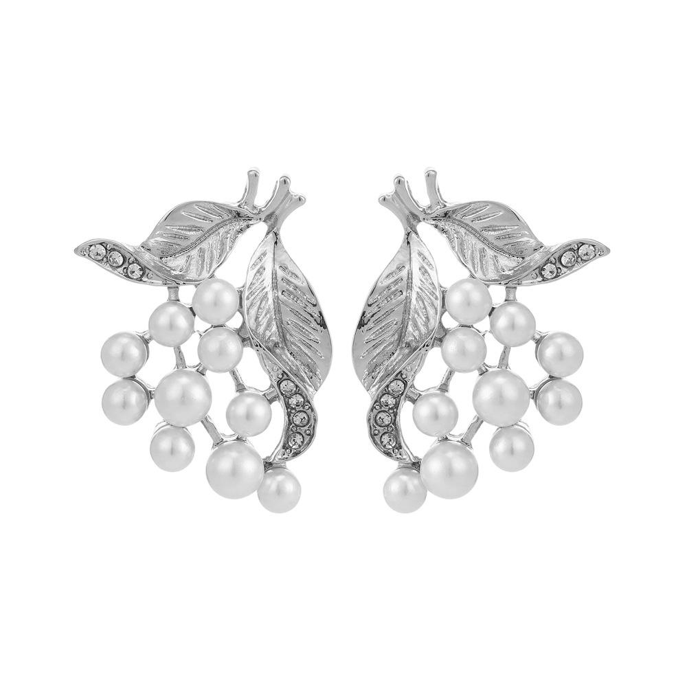 French Retro Leaf Grape Pearl Earrings Women'S High Sense Light Luxury Niche Earrings Fashion Creative Earrings