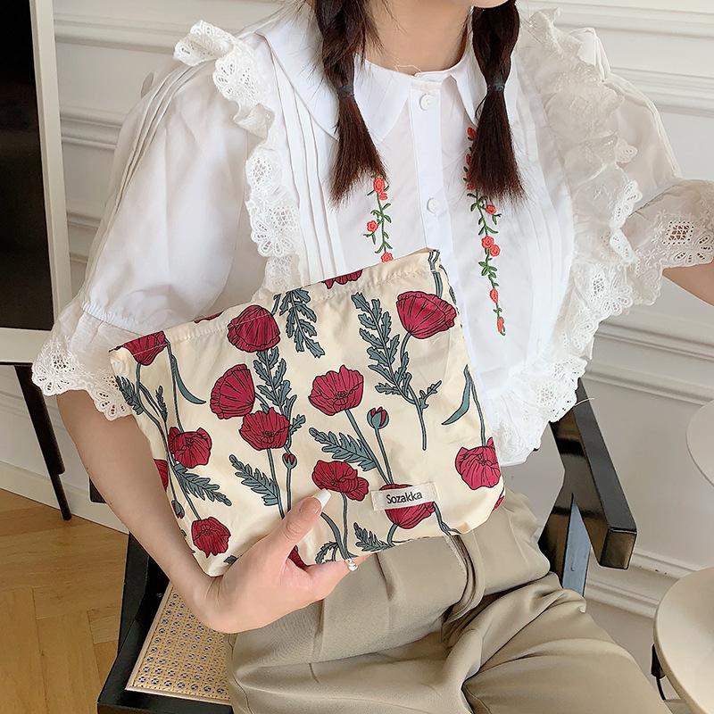Charming Ladies Trendy Flower Pattern Cosmetic Pouch Portable Clutch Makeup Bag