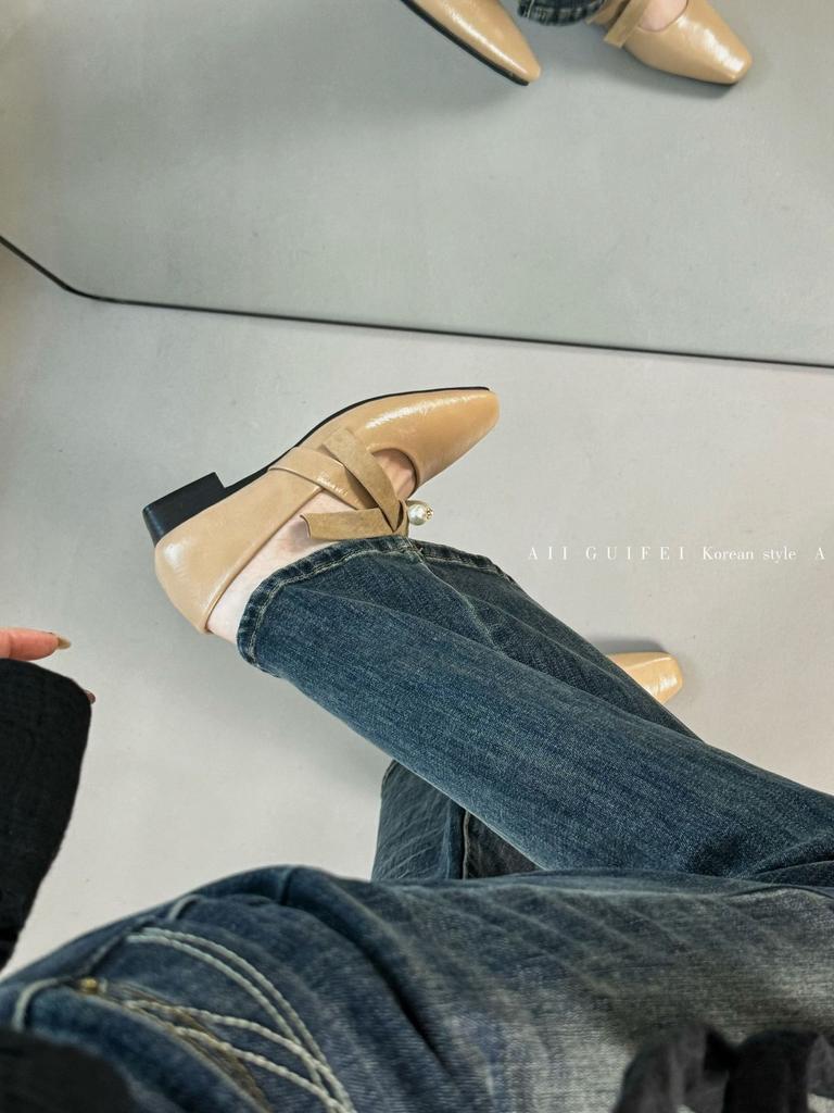 Retro square head single shoes women's thick heels are not tired of feet French high heels women's outer wear socialite style pearl cross belt shoes