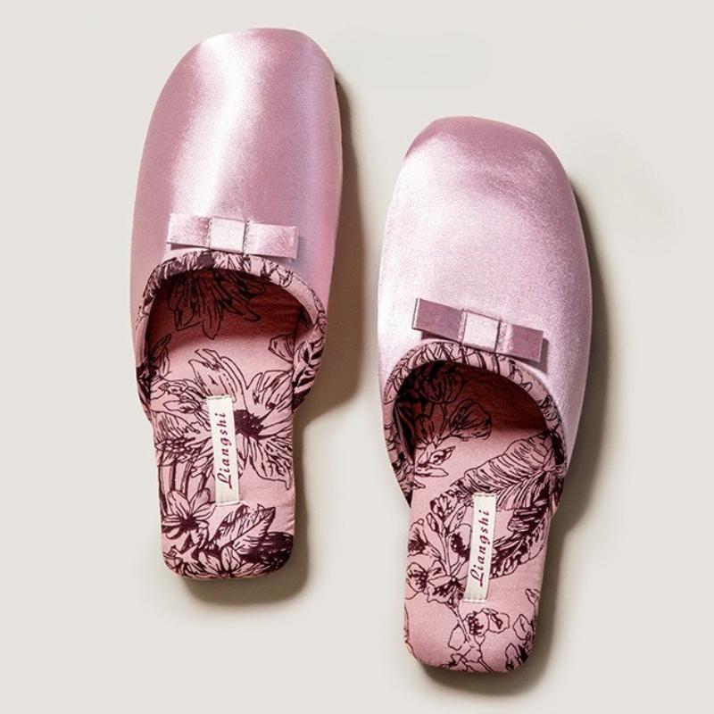 Fashion Luxury Silk Print Design Flat Slippers Women Sweet Butterfly Knot Decoration Modern Slippers Comfortable Elegant Home Slippers