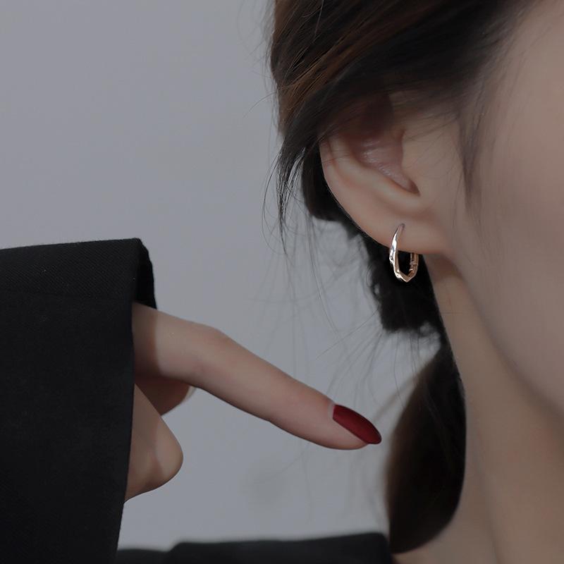 

Minimalist Korean-Japanese Style Earrings: Unique, Elegant, Compact Design