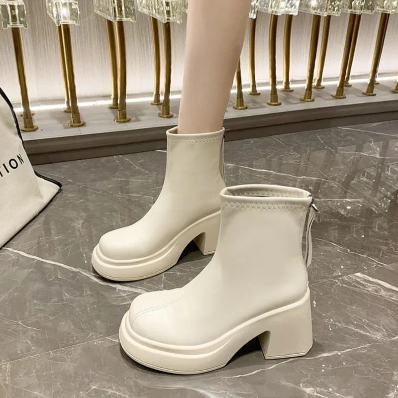 Moderiktiga små koreanska stövlar kvinnor höst/vinter nya tjocka Martin-stövlar med hög klack, temperamentsmå ankelstövlar