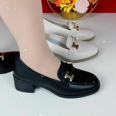 Frühling neue britische Stil kleine Lederschuhe quadratische Spitze mittlerer Absatz rutschfeste einzelne Schuhe
