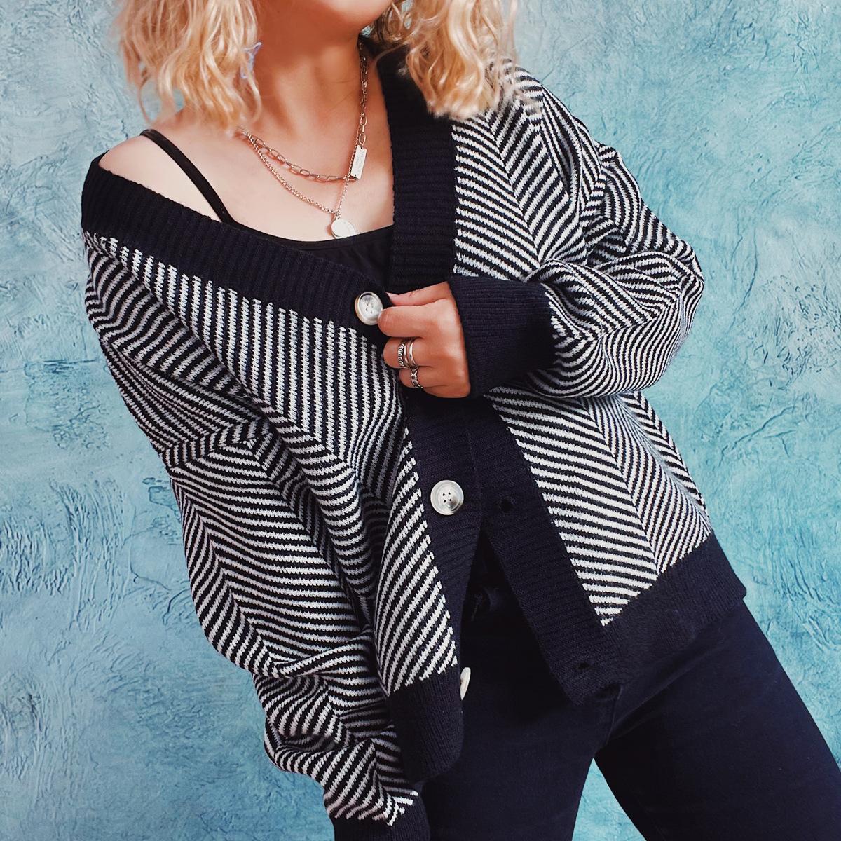

Autumn and winter casual contrasting diagonal stripe single breasted V-neck long sleeved sweater cardigan jacket for women 3602 XL бежевий