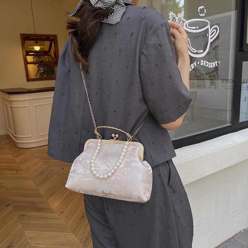 Embroidery bag women's new pearl chain messenger bag niche portable gold bag
