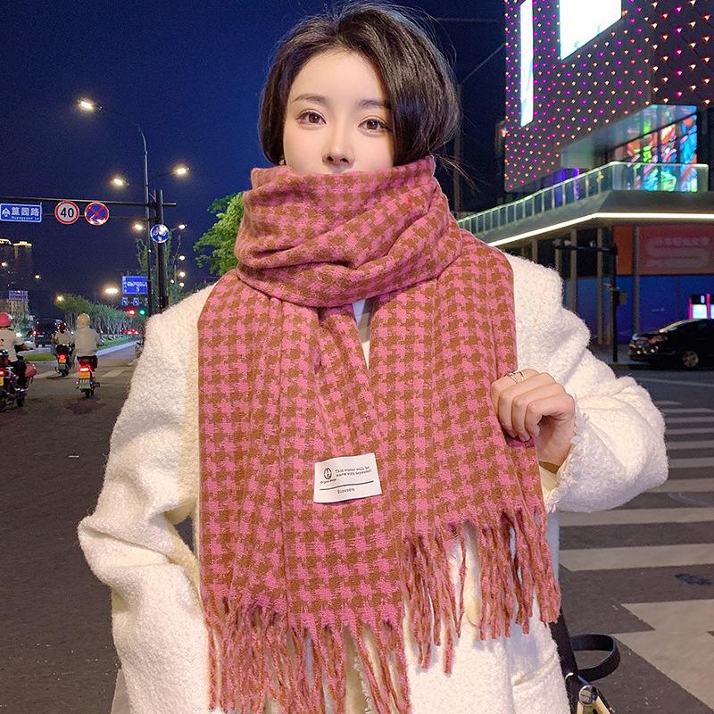 New scarf Qiandongge winter Korean version versatile student couple warm black and white plaid knitted Korean atmosphere