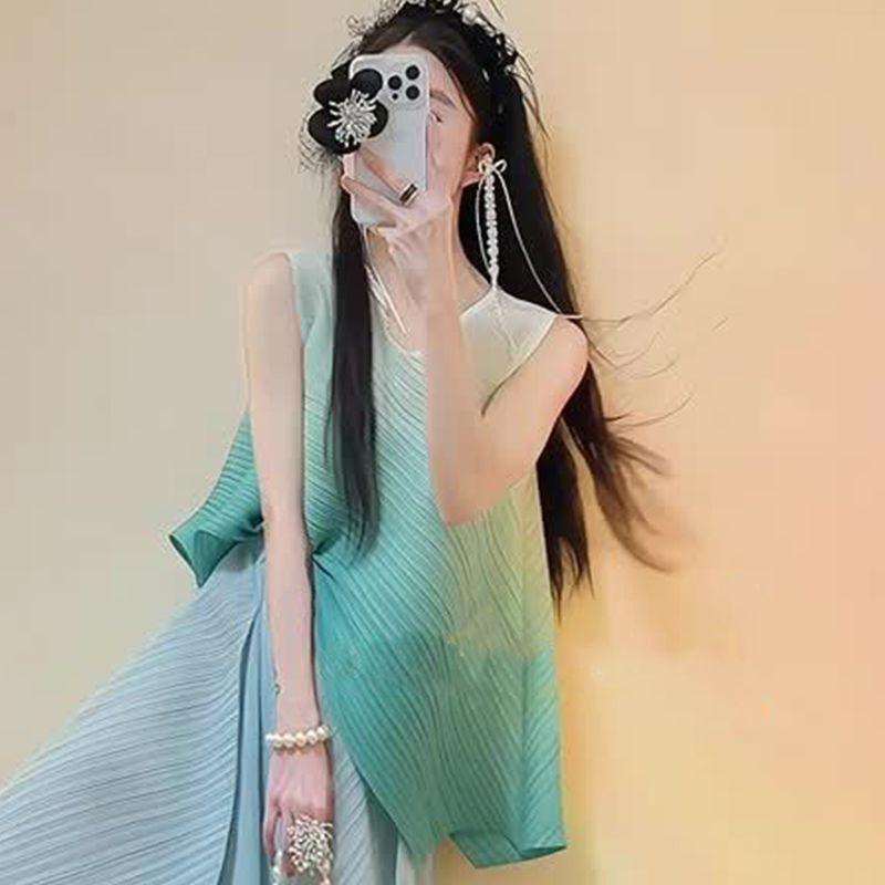 

Creative and Original Export Summer Fresh Sweet Wear Matching Women s Gradient Plaid Easiest for Match Oblique Swing Tops Asymmetrical Petal Skirt Green Tops One size