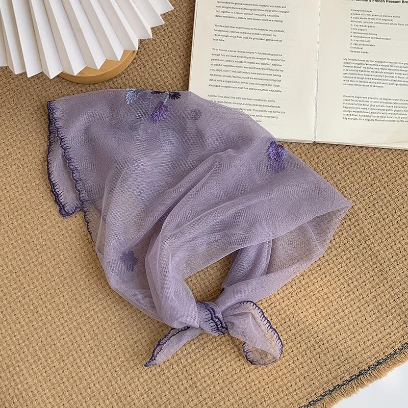 Korean Version Embroidered Magnetic Buckle Small Silk Scarf Women'S Spring And Autumn Senior Sense Foreign Style Triangle Scarf Neck Protection Mother