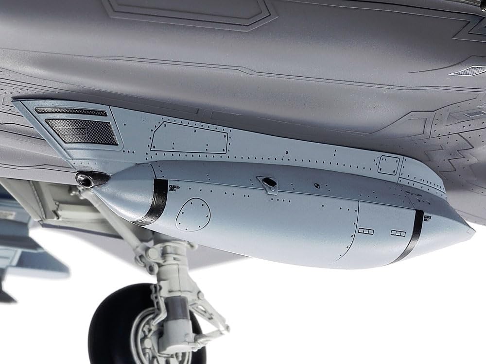 Tamiya 1/48 Masterpiece Aircraft Series No. 127 Lockheed Martin F-35C Lightning II Plastic Model Kit 61127 (Airplane)