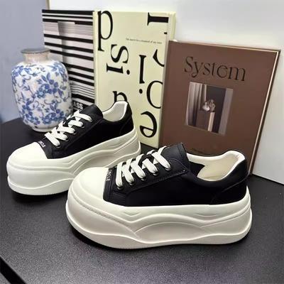 Leren dikzool hoogteverhogende kleine witte schoenen dames lente 2025 nieuwe grootkoppige broodschoenen veelzijdige veters casual boardschoenen