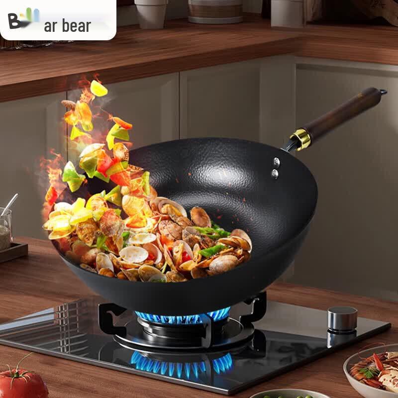 Little Bear Hammered Iron Wok
