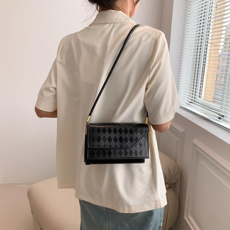 Chic Casual Small Square Shoulder Bag Fashionable Everyday Handbag For Women In Multiple Colors