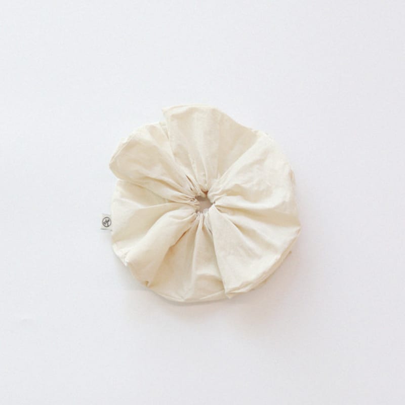 

Двухцветная резинка-скранчи H8 (КРЕМОВЫЙ ЦВЕТ) OS