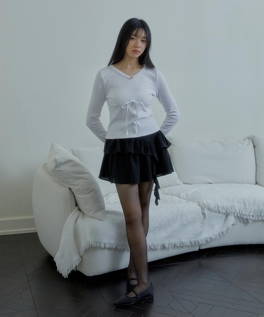 MARGARIN FINGERS Rose Frill V-Neck Top (White)