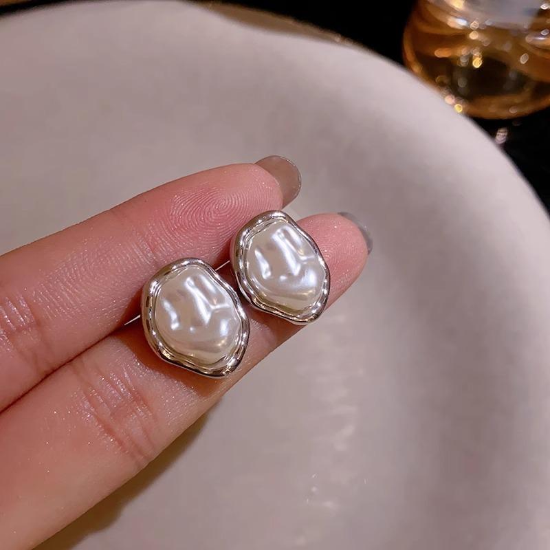 Geometric Irregular Round Metal Pearl Earrings for Women Minimalist Personality Earrings Trendy Jewelry Gift