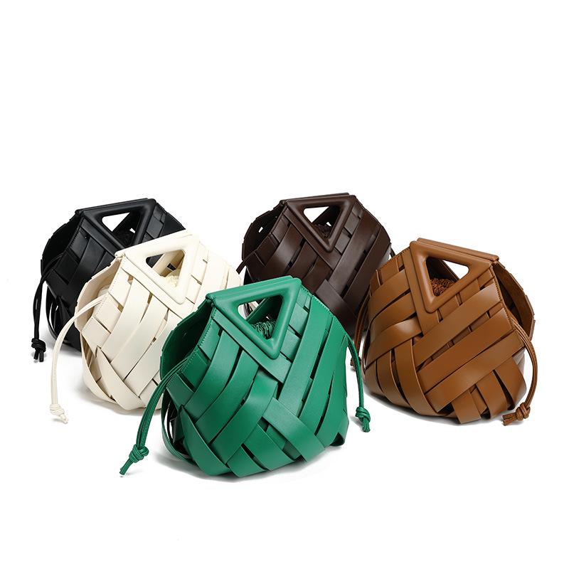 Bolsas de Palha Tecidas de Grande Capacidade para Mulheres 2024 com Fecho de Clipe Metálico - Moda Europeia e Americana