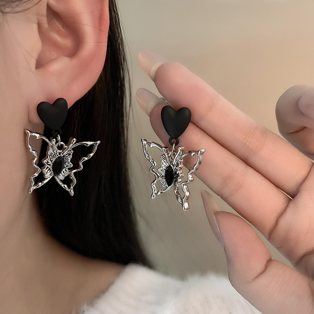 Cyberpunk Face Dark Wind Earrings Metal Tide Cool Flash Pearl Cross Diamond Butterfly Stud Earrings