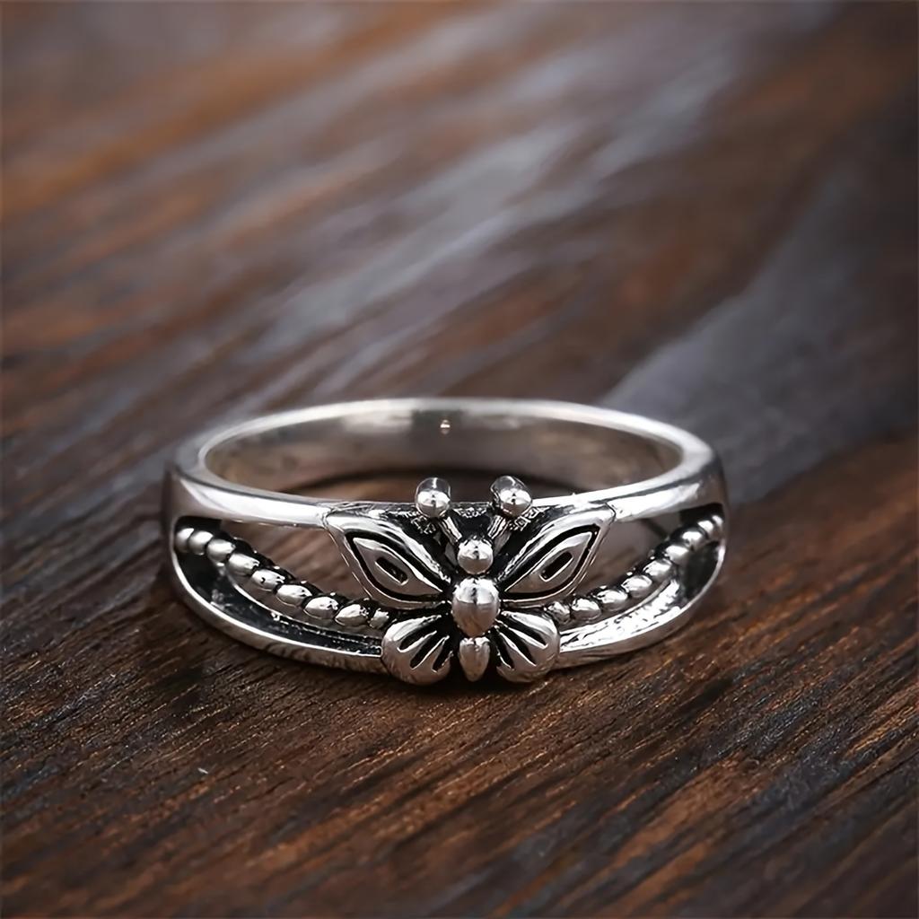 1pc Retro Hollow-Out Butterfly Party Ring for Women, Stylish Birthday Gift