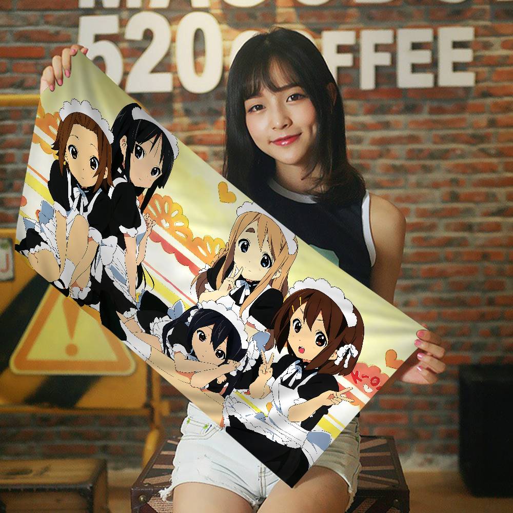 Anime K-On Mikrofaser Bedrucktes Strandtuch Bergsteigen Yoga Strand Schwimmen Laufen Saugfähiges Weiches Handtuch
