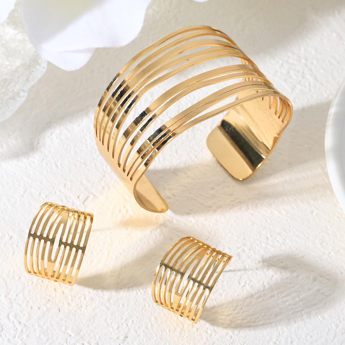 Серьги и браслет с преувеличенными геометрическими линиями для женщин - Модные ажурные украшения