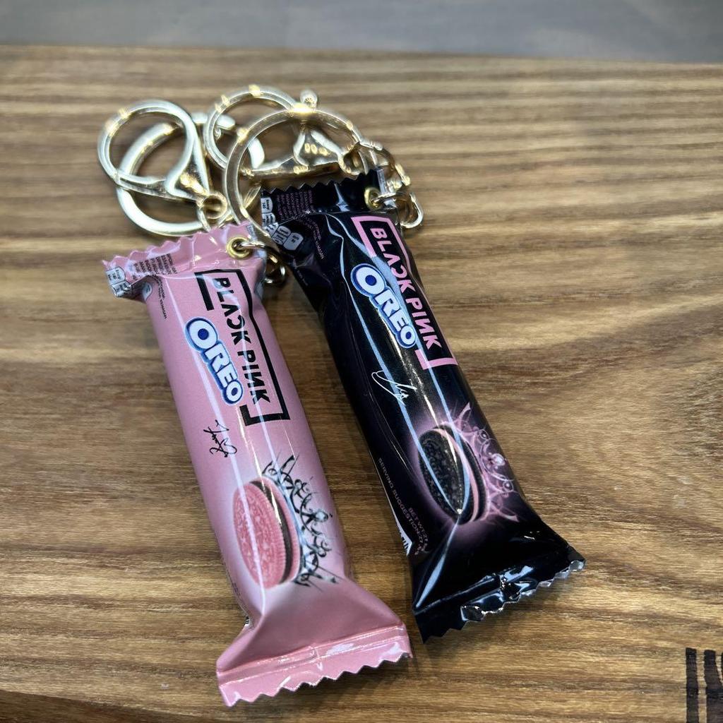 [USED] BLACKPINK Oreo Keychain Set of 2 Page Black Pink
