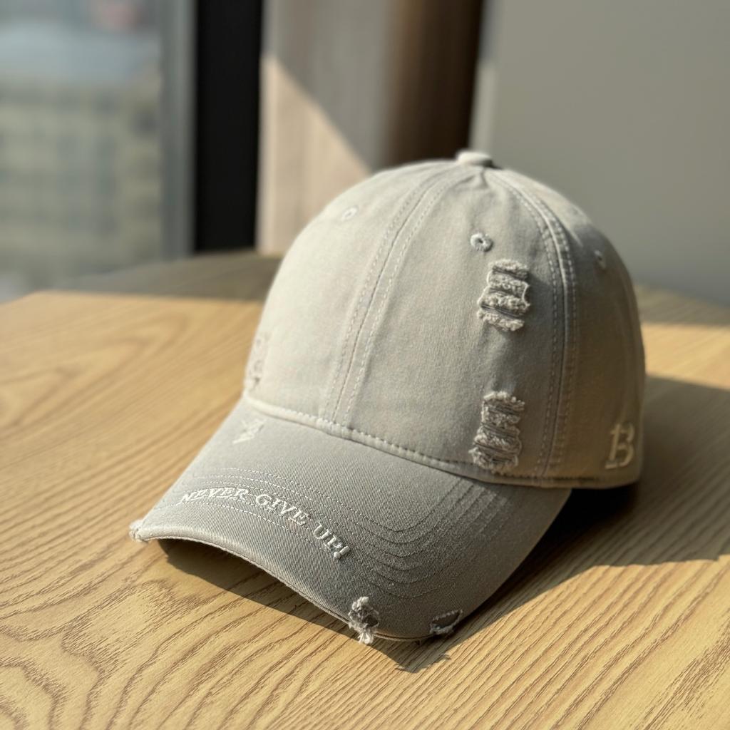 Korean-style personalized ripped baseball cap with frayed edges, super cool soft-top duckbill cap, fashionable casual trendy brand couple's baseball