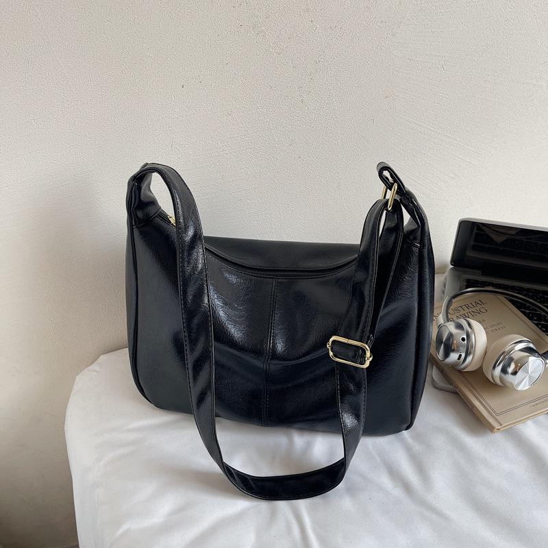 

Large capacity bag women s autumn new trendy commuter tote bag textured shoulder messenger bag