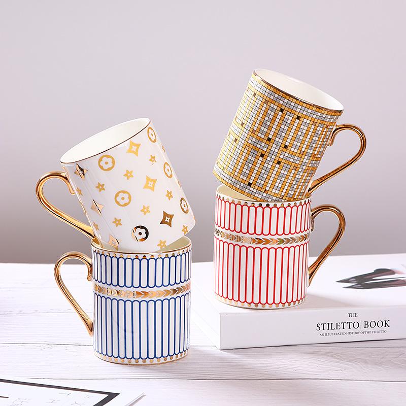Tasse en Céramique Dorée Simple Peinte à la Main Luxe Léger Mug en Porcelaine d'Os Britannique Tasse pour Couple Tasse à Café Souvenir