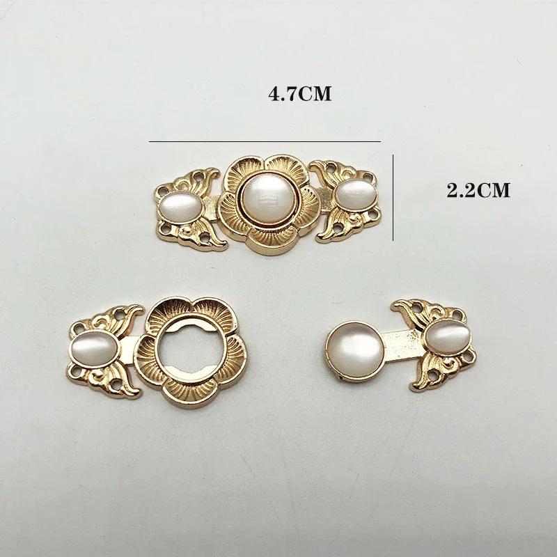 

1 Pair Women s Retro Brooches Clothing Cardigan Sweater Blouse Shawl Clips Shirt Collar Flower Pattern Duck Clip Clasps Scar