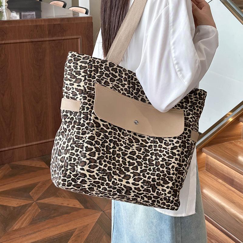 Large capacity leopard print fashion shoulder bag women's new simple personalized tote bag large shopping bag leisure travel bag