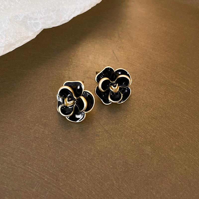 Black retro flower butterfly earrings temperament high-end stud earrings fashion niche versatile light luxury earrings