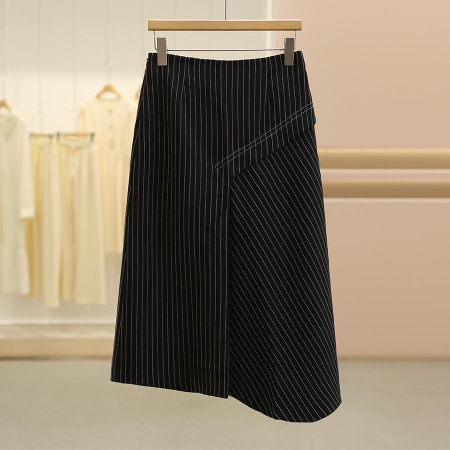 

Юбка миди в полоску с завышенной талией и асимметричным дизайном - Осенняя коллекция 25 L