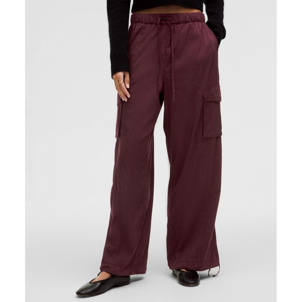 

Lululemon Lightweight Adjustable Mid Rise Cargo Pant Garnet XXXS