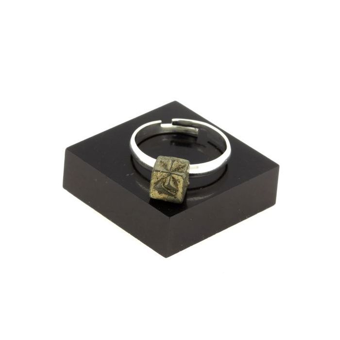 Pierres et Minéraux. Bague Pyrite brut plaqué argent. 13.24 ct. Taille réglable.