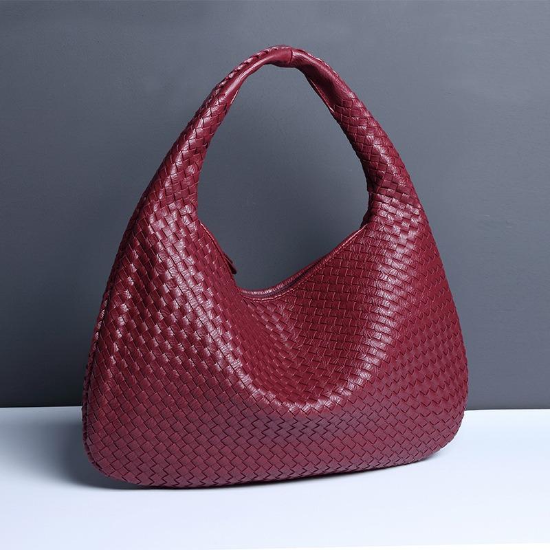 Spring and summer new crescent moon women's bag woven handbag large capacity simple versatile croissant zipper model