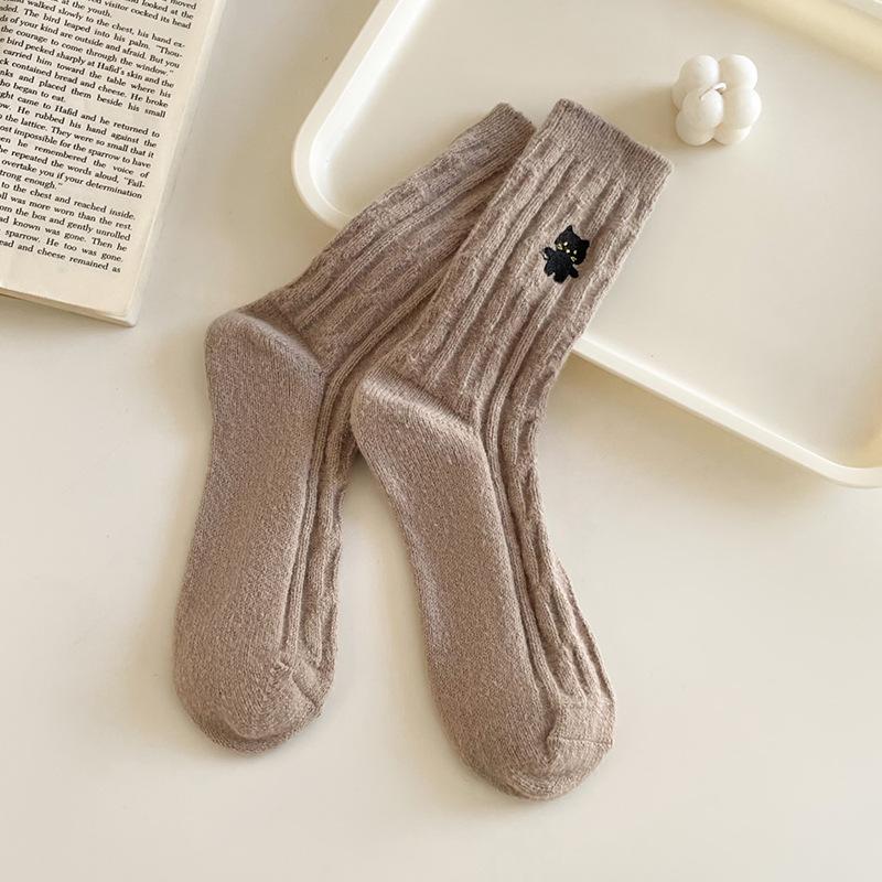 5 Pairs of Women's Winter Clothes and Velvet Warm Linen Pattern Embroidery Tube Socks