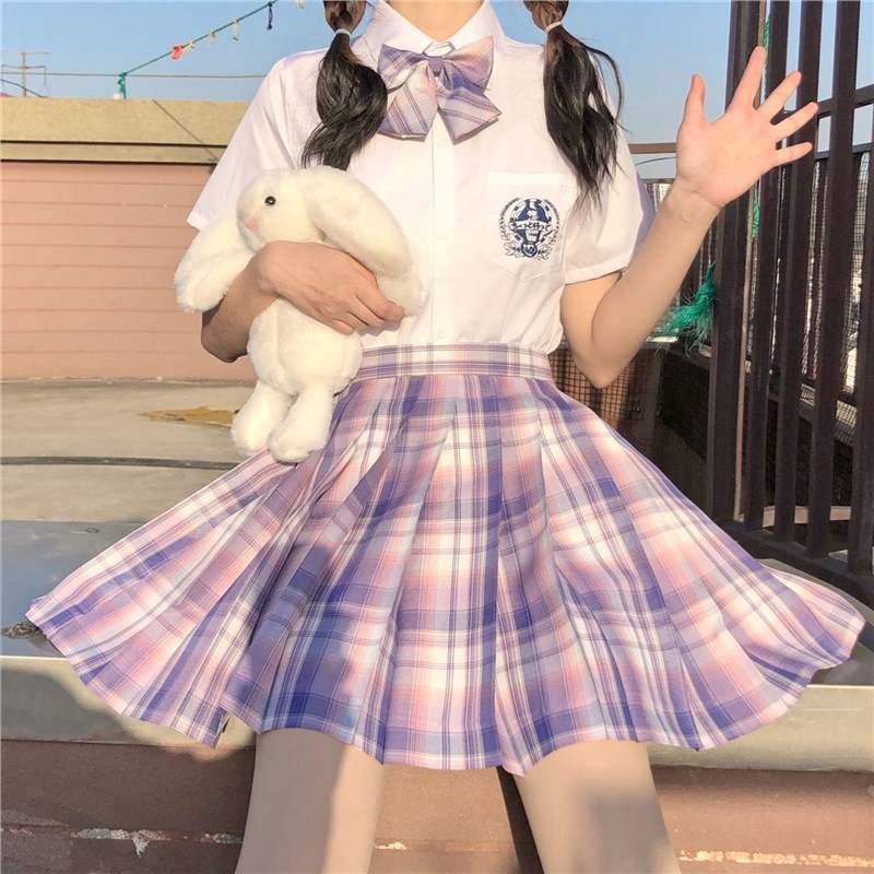 

Аутентичный комплект школьной формы JK Oka Rina: Женская миди-юбка в академическом стиле и летняя вышитая рубашка с коротким рукавом XS