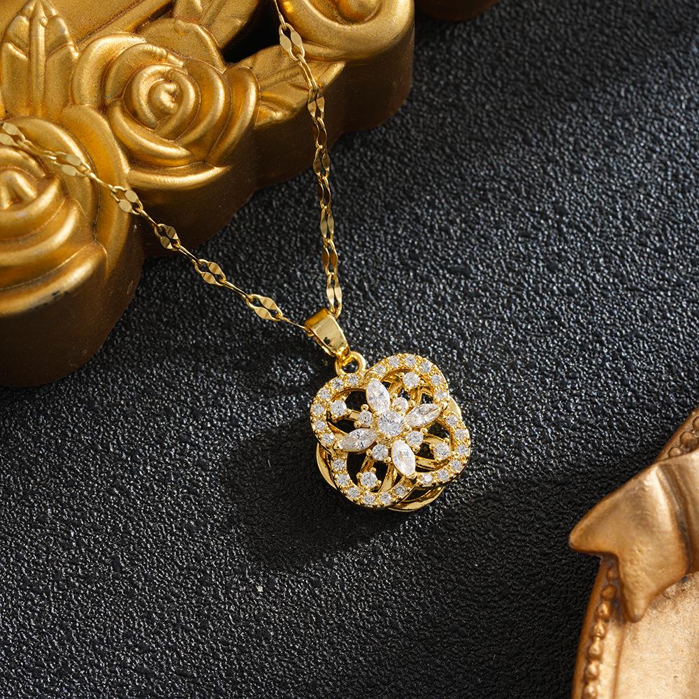 Copper Zircon Four-Leaf Clover Pendant Necklace – Elegant European & American Luxury Design