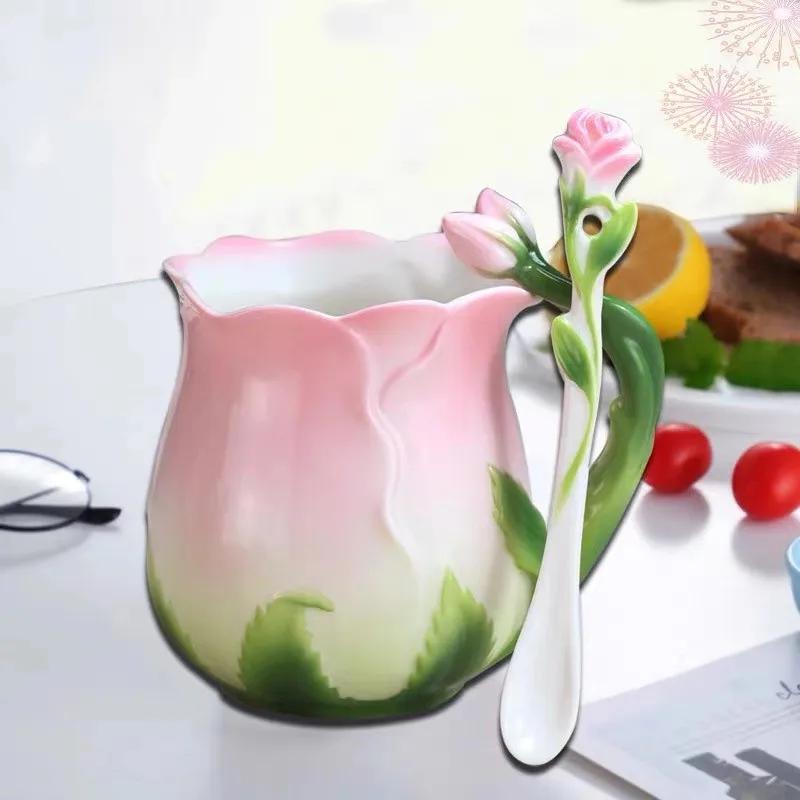 

2025 New European Style Enamel Ceramic Coffee Mug Creative 3D Rose Flower Shape Teacups Pastoral Milk Cups with Spoon Gifts рожевий