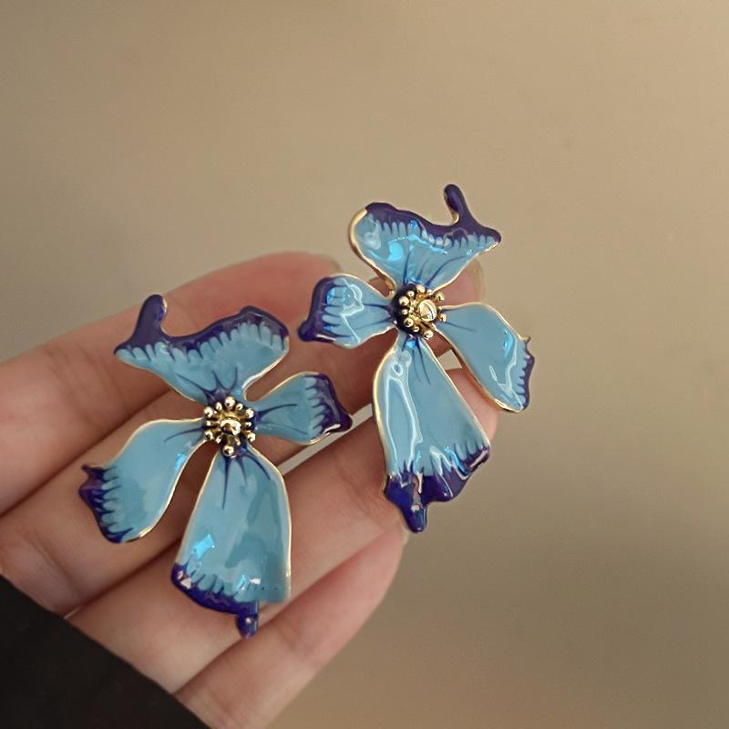 

Silver needle dripping oil irregular flower stud earrings niche temperament versatile earrings fashion high sense light luxury earrings