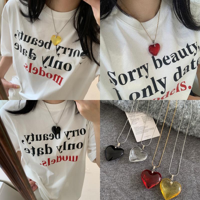 

Titanium steel resin love pendant necklace ins simple collarbone chain niche temperament versatile jewelry women