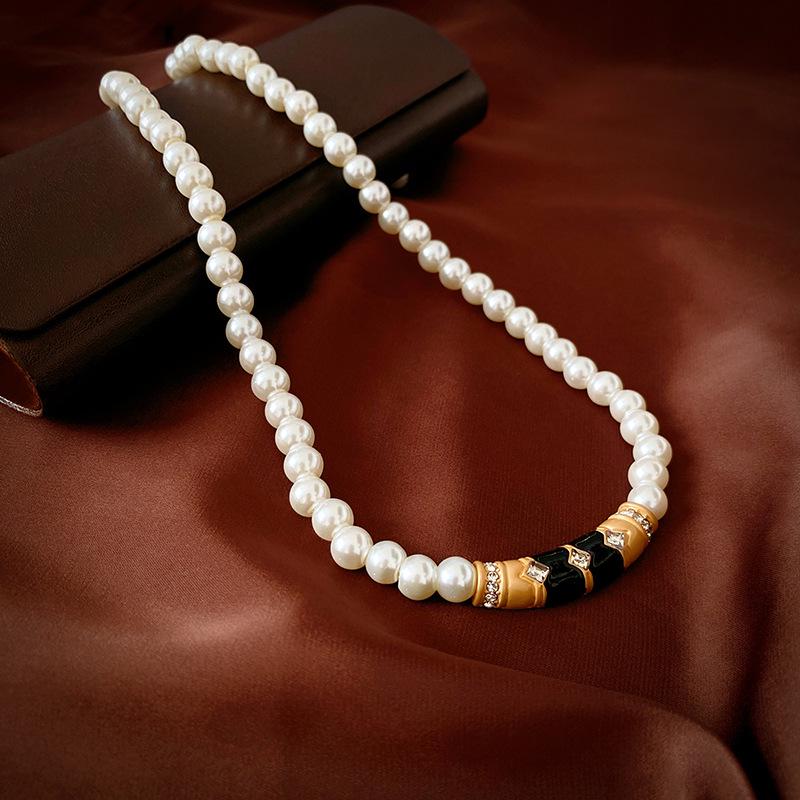 Vintage Retro Court-Style Clavicle Necklace for Women