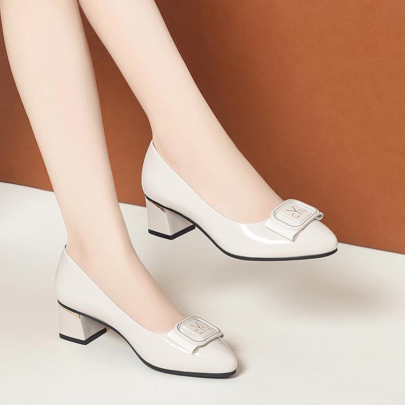 Mode Damenpumps Frühling Flache Mündung Dicke Absätze Schuhe Weiches Leder Metalldekoration Kristall Süß Klassisch Mode Einzelne Schuhe