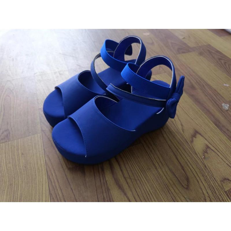 New plus-size women's peep-toe sandals, wedge heels, European and American style, high-heeled sandals with back zipper.