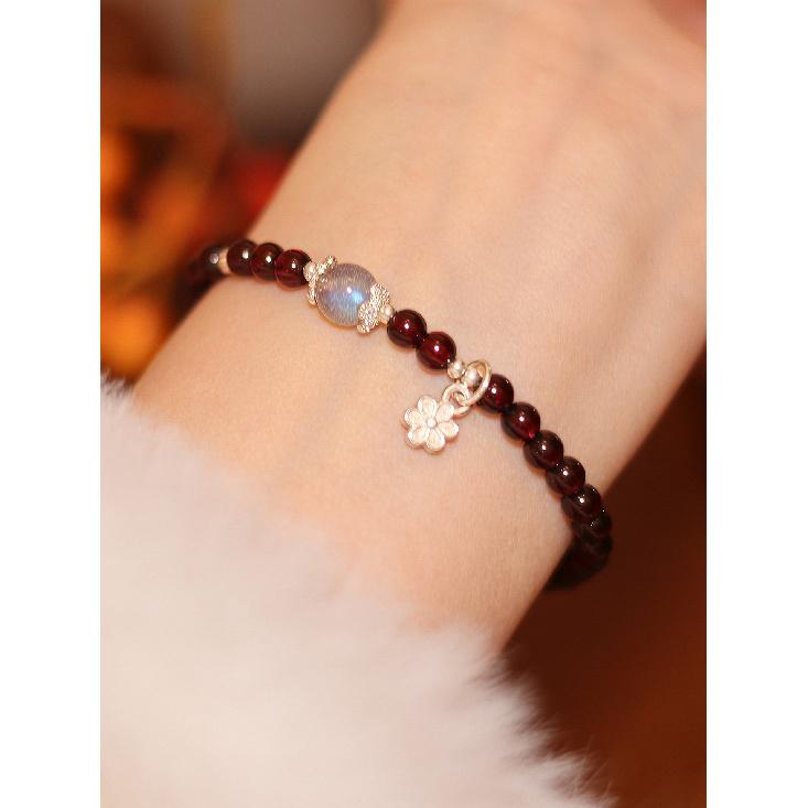 

Feiyue Dream Natural Garnet Bracelet for Women, Gray Moonstone Beaded Bracelet9Silver, light luxury, niche and exquisite Pomegranate and Lapis Laz