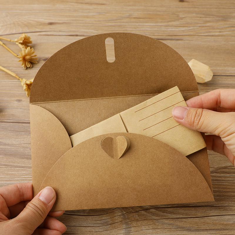 Retro Kraftpapierumschlag mit Herzschnalle - Schlichte einfarbige Kartenaufbewahrung