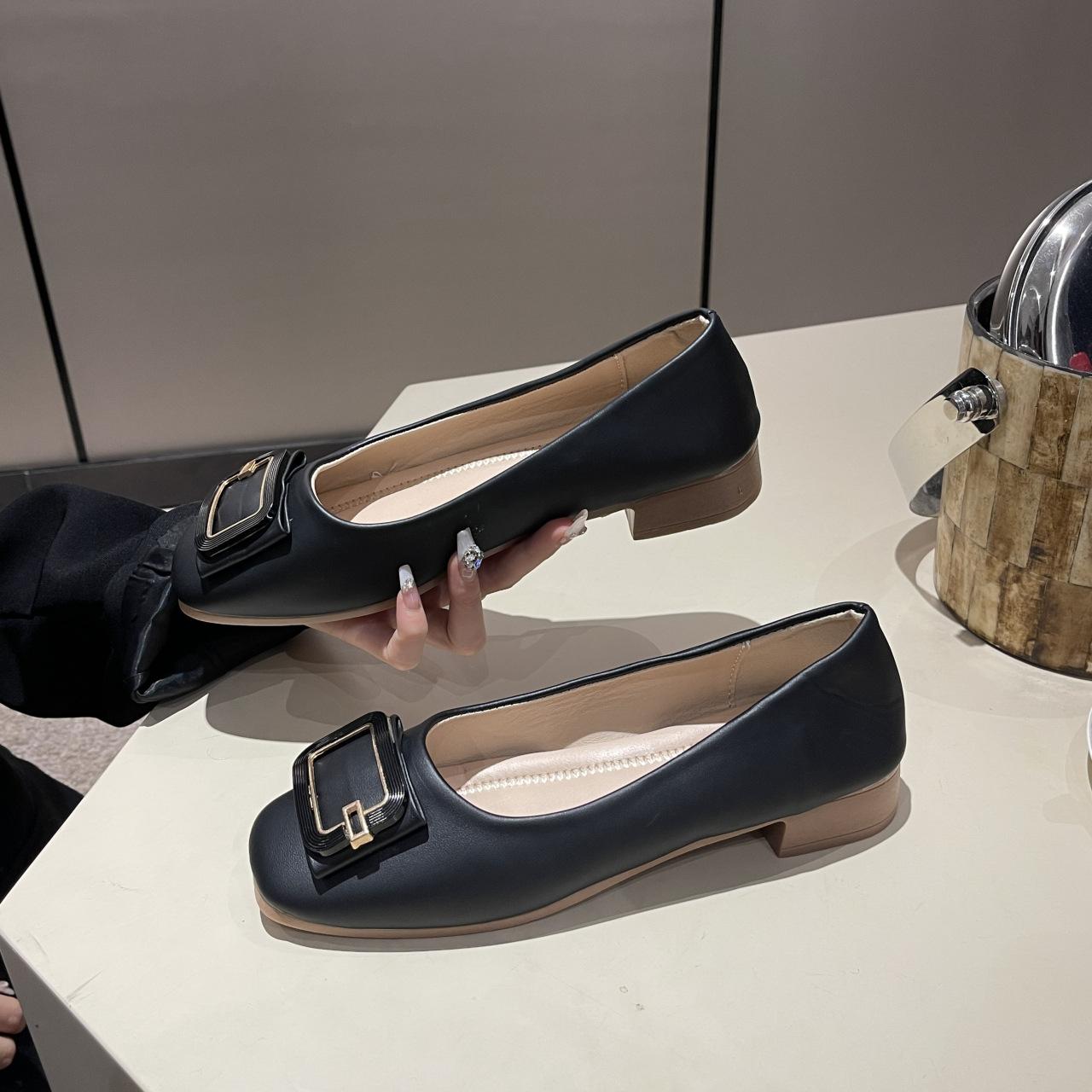 

Французский темперамент квадратная голова толстый каблук туфли сказочный стиль 2024 новые осенние туфли бабушки неглубокий носок Мэри Джейн одинарные туфли женские 35 чёрный