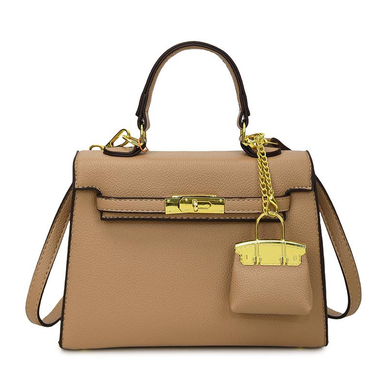 Simple Solid Color Women's Shoulder Bag, New Messenger Bag with Pendant, Women's High-end Handbag.