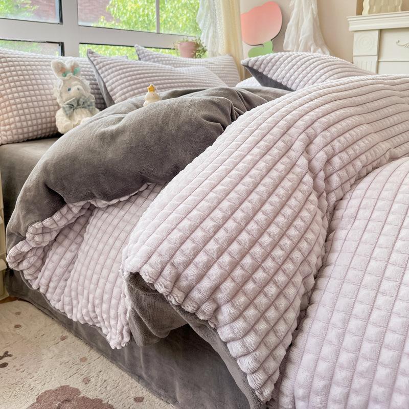 

Утолщенный молочный флис Четырехкомпонентный коралловый флис Пододеяльник Резаный цветок Флисовая простыня Матрас Постельное белье Три 1.2m sheet 3pcquilt cover 1.5 * 2